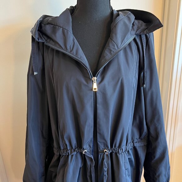 Like new, navy women's rain jacket! - Picture 3 of 6